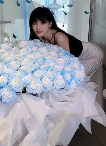 温柔贴心颜值姗姗