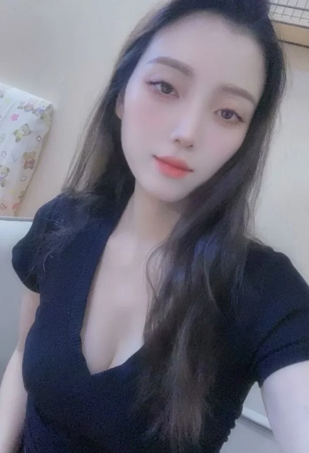 美乳玉腿小心宝