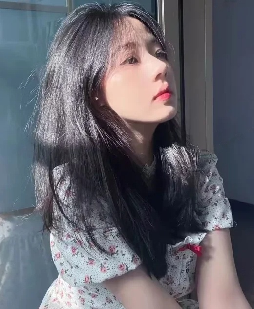 大眼美女娇娇