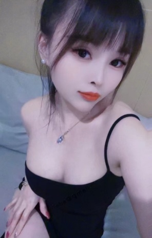大奶小姐姐