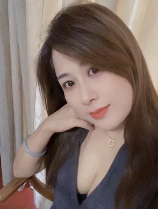 肤白奶大风骚妹子