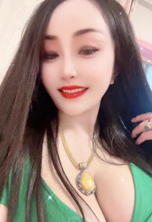 天津肤白大胸妹