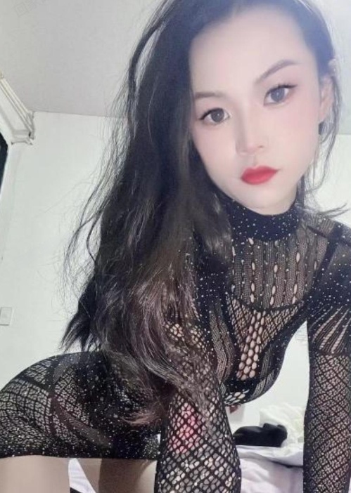 朝阳身材高挑尤物金金