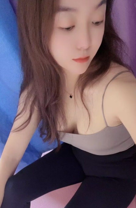 红色包臀裙小野猫