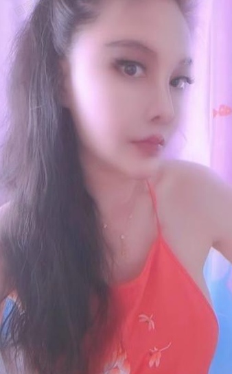 妹子会倒立吃鸡