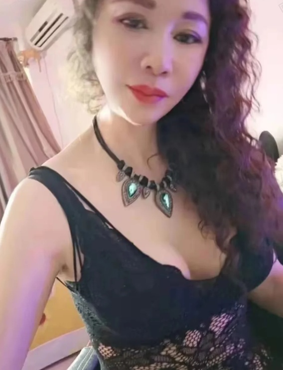 西塔附近金姓轻熟小少妇
