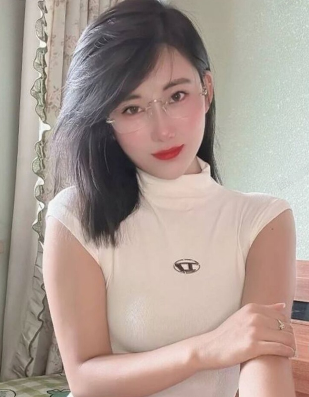 喜欢穿各种丝袜美媚