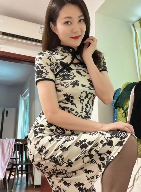 制服骚御姐乐儿