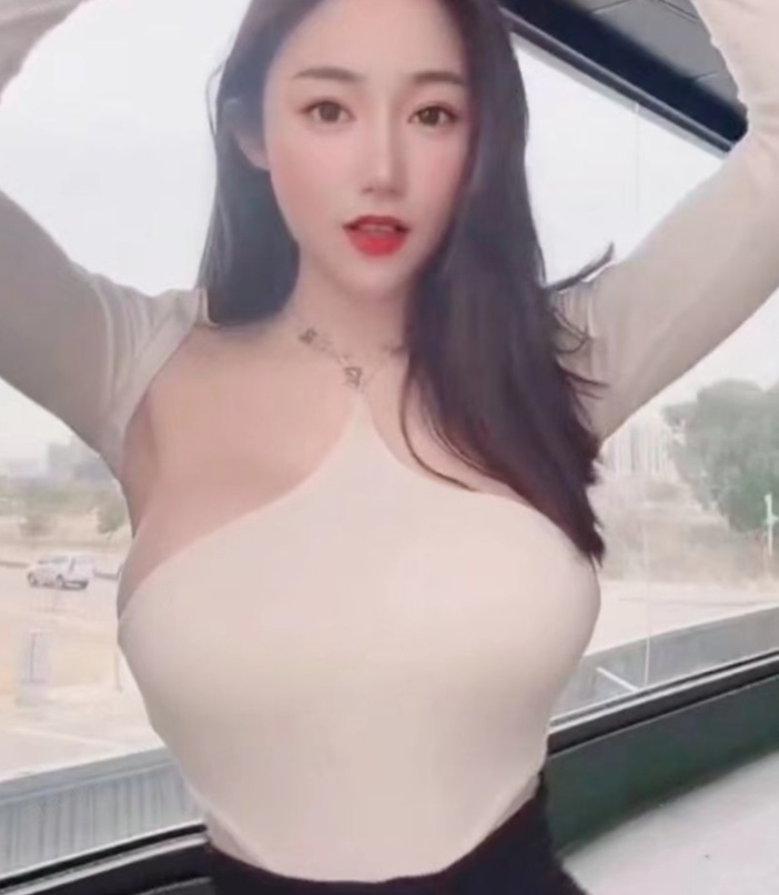 广州舌吻美胸女神