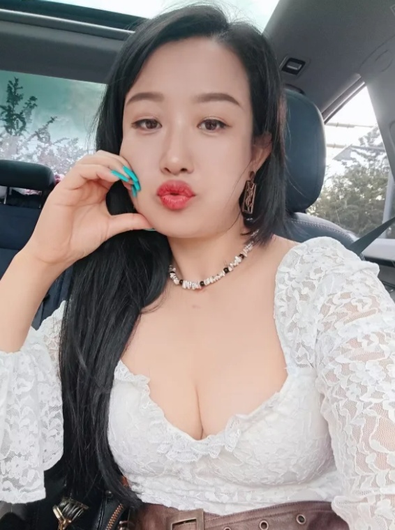 大屁股妞儿贼爽无声茜