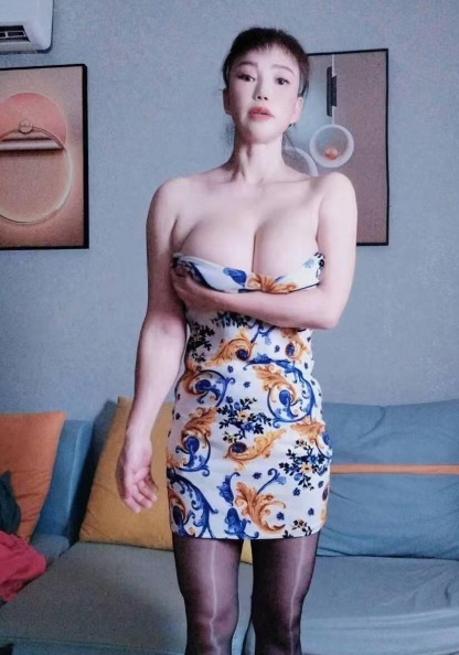 西安龙首原地铁泻火大奶熟女