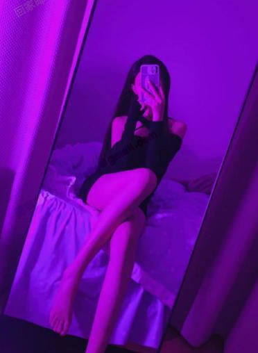 香气飘飘的美女老师
