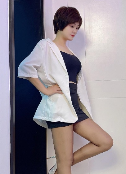 新人小九居家按摩抓龙筋