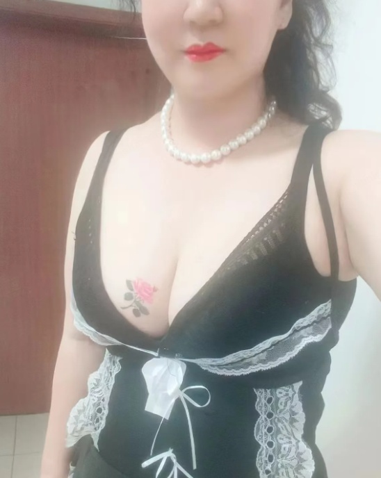 东站gj巨乳少妇