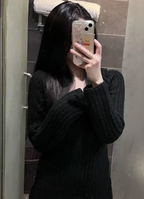 披肩长发美少妇