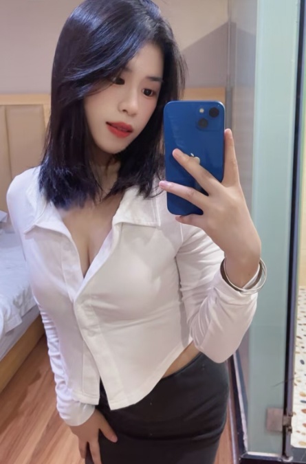 兼职大学生小月亮