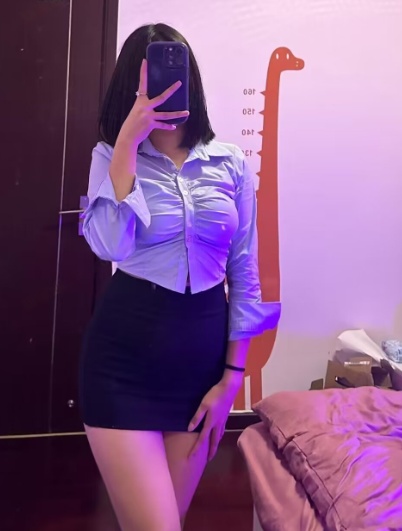 白嫩妩媚水润闷骚型幺妹