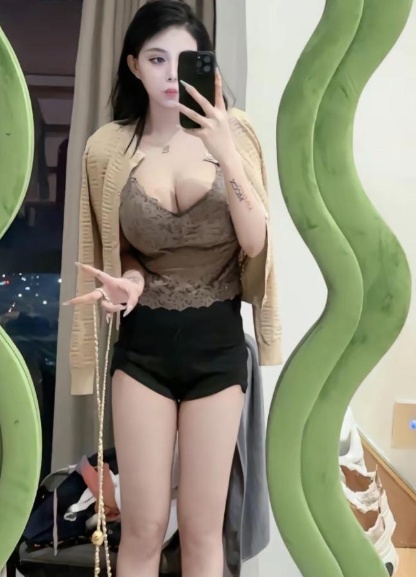 南城大奶逼粉妹