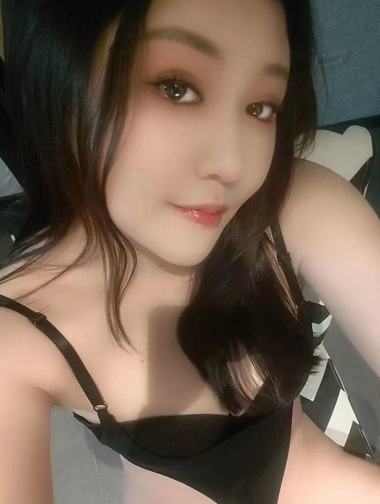 大胸翘臀服务系少妇