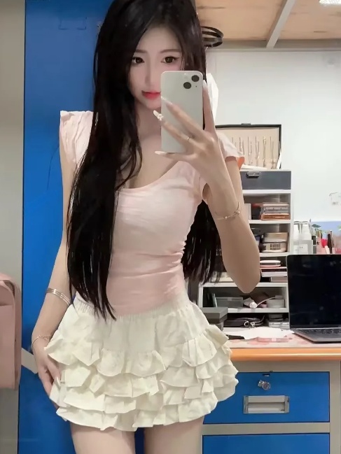 瑜伽老师姿势很多