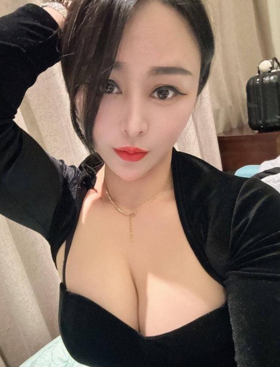 雁塔巨乳小雪