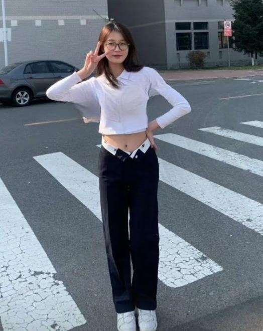 毕业没多久的丽丽