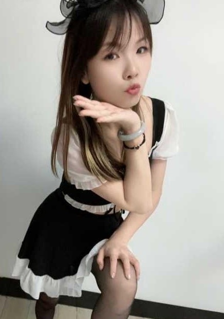 朝阳短裙制服小雅