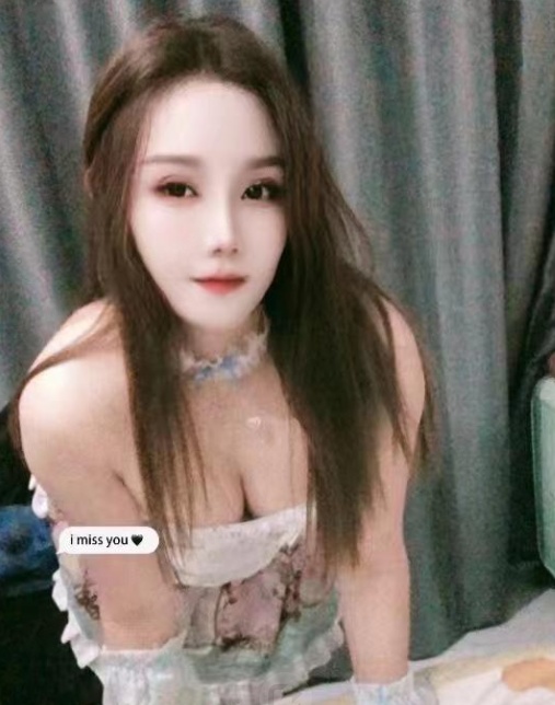 皮肤白的骚翘臀妹子