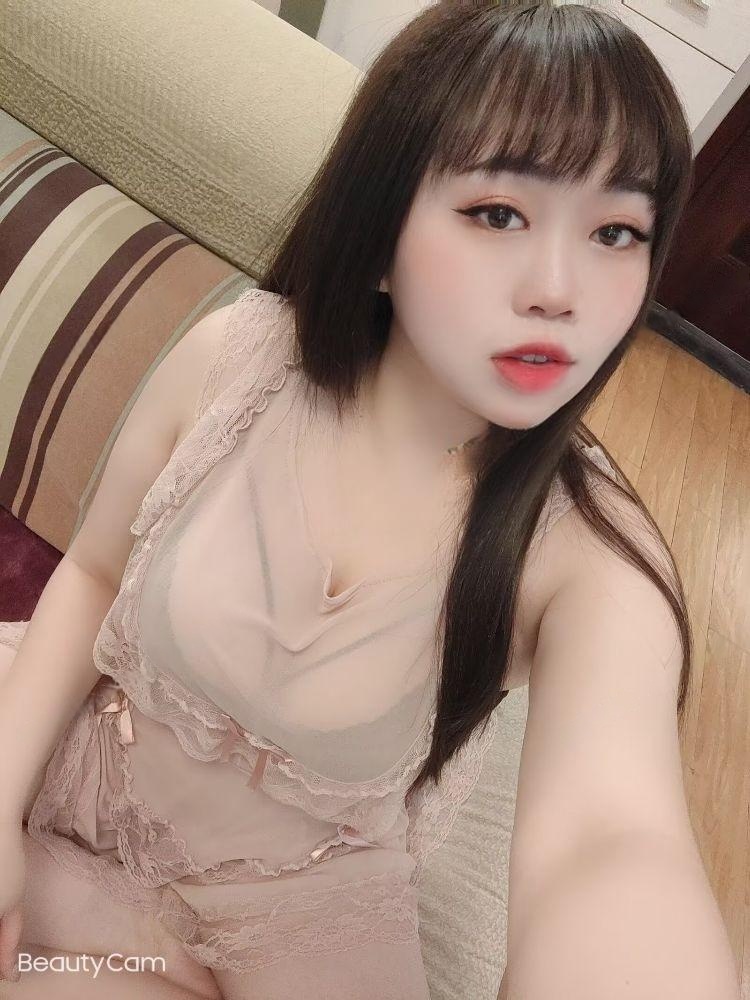长得还可以的大胸妹子