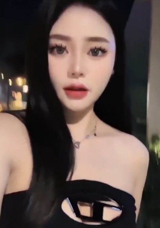 性感大奶粉嫩制服妹子