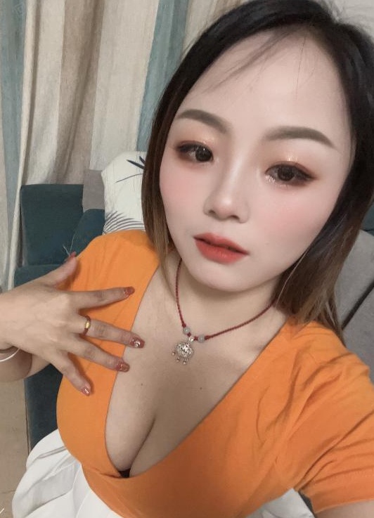 性价比大胸服务型小妹