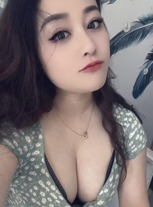 洪山珠圆玉润美女希希