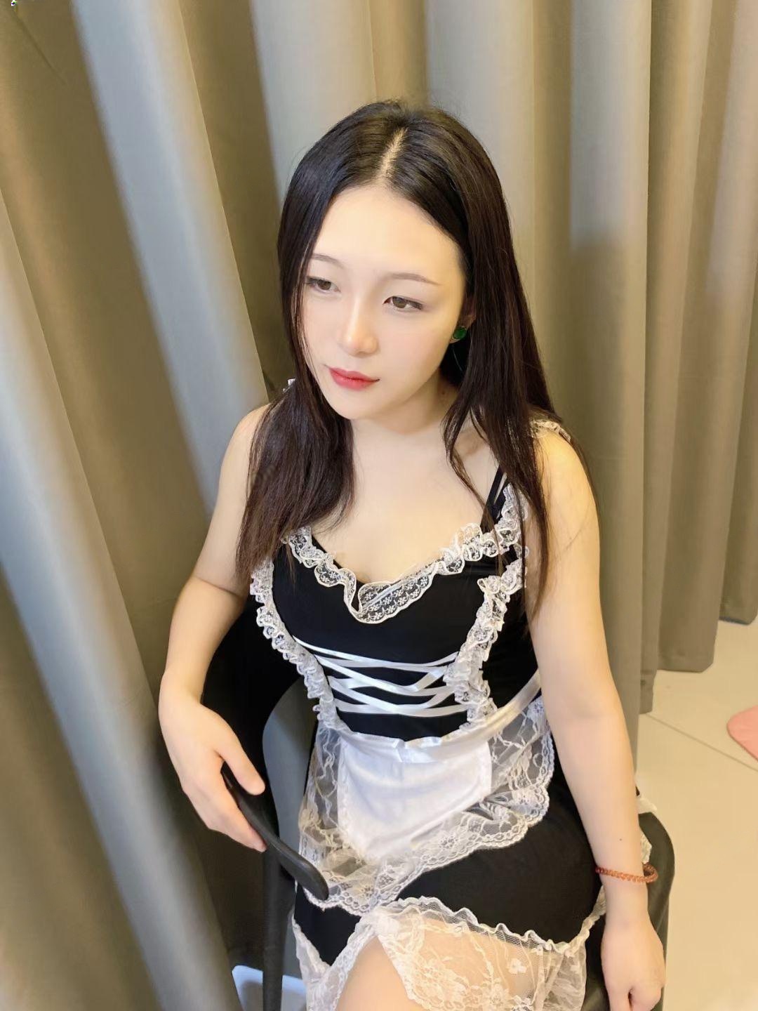 肤白美女敏感会喷水