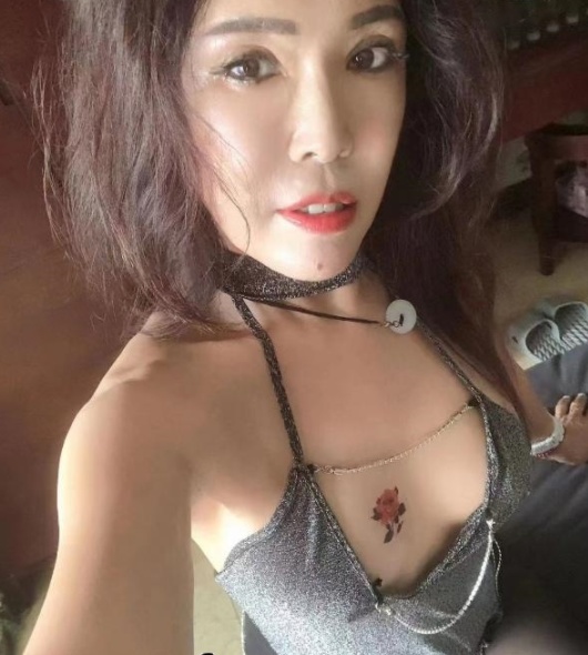 美腿骚熟女