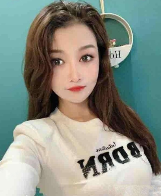 身材颜值不错的瑞儿