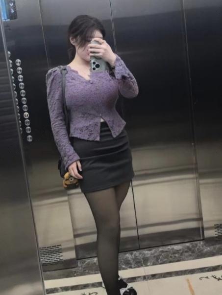大胸00听话小搔比