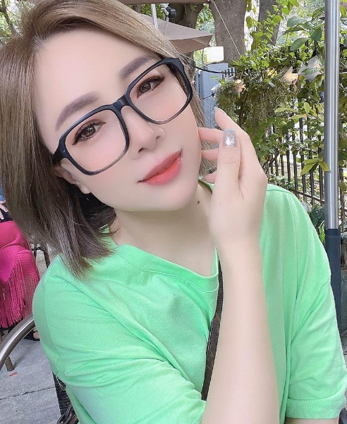 广州越秀区眼镜气质御姐女