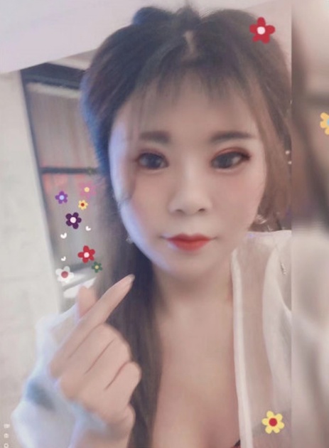 甜妹子性格温柔三点粉