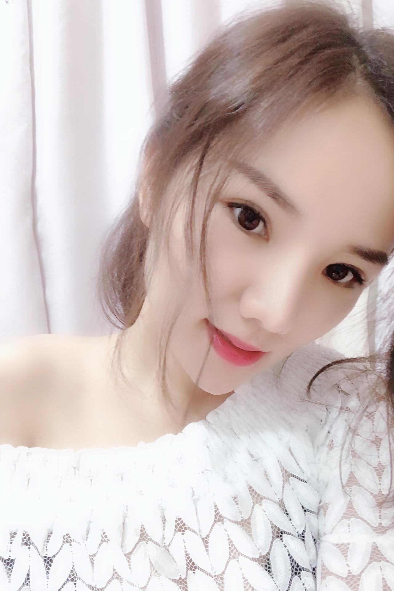 颜值美女抓龙筋