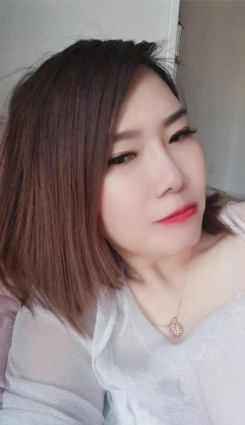 肤白貌美，活好长腿