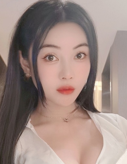 肤白颜值身材好老师
