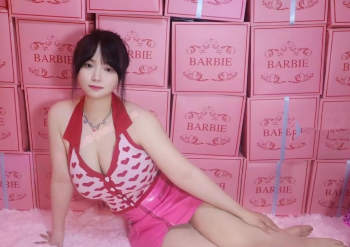 兼职大奶萌妹，女友般的体验
