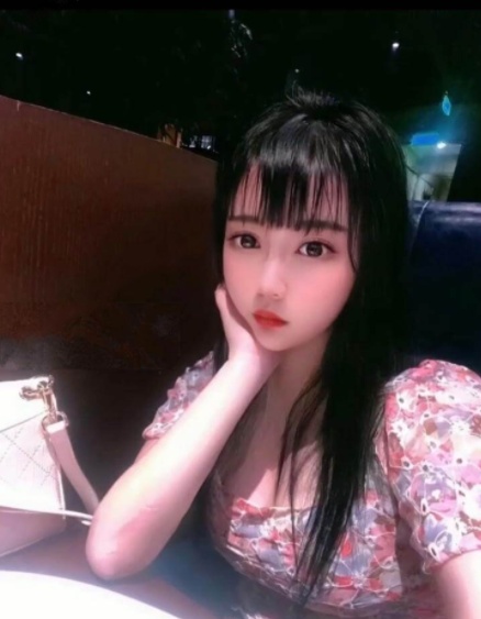 东湖大胸妹