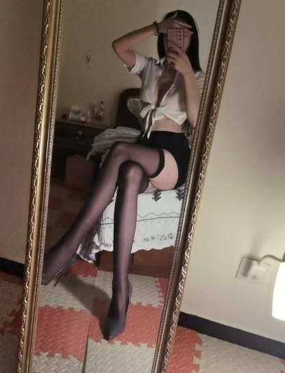 肤白高挑腿长老师
