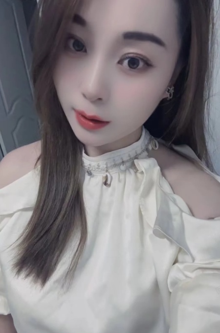 光谷99年小妹子娜娜