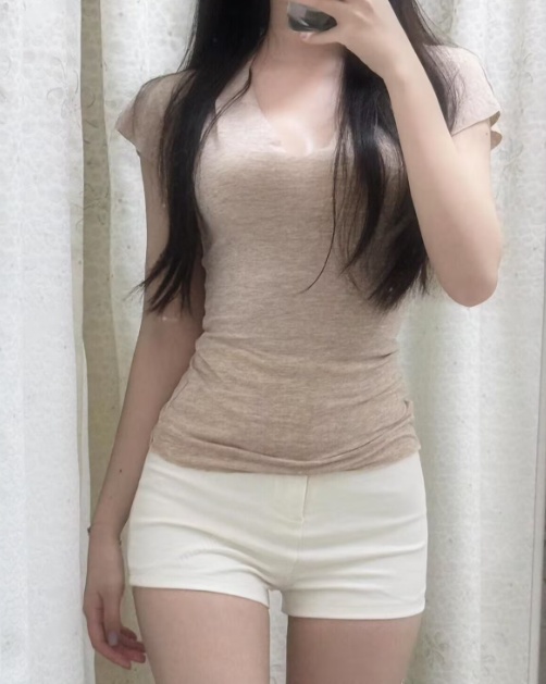 居家温柔性感小嫩妹