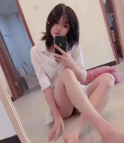 短发美腿制服诱惑哈尼