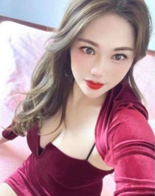 肤白大奶少妇