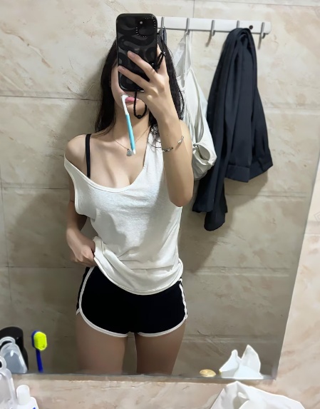 妩媚温柔的密汁白乳骚妹