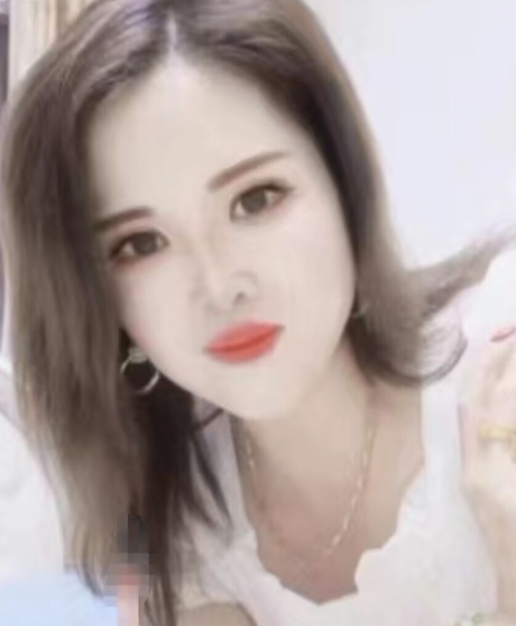 身材丰满黑丝少妇一枚